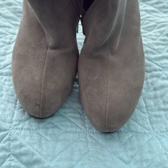 Grey suede slouchy 4” high zipper detail heel boots zipper back Italy sz8 - Picture 3 of 9